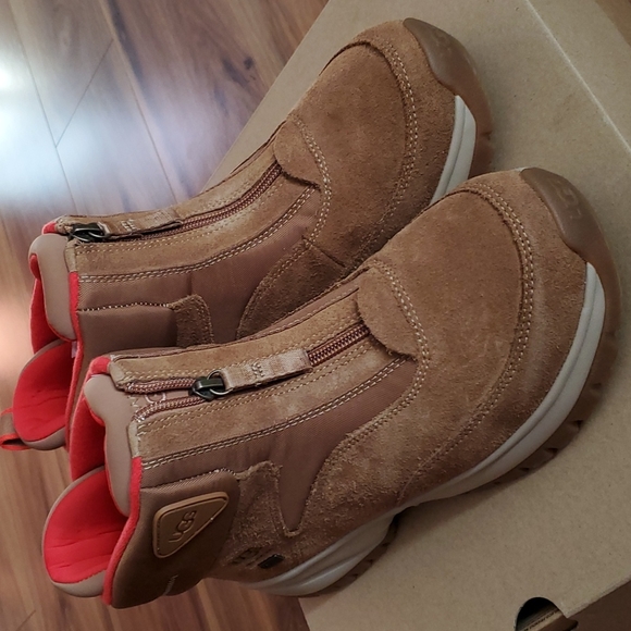 Ugg boots - Picture 1 of 7